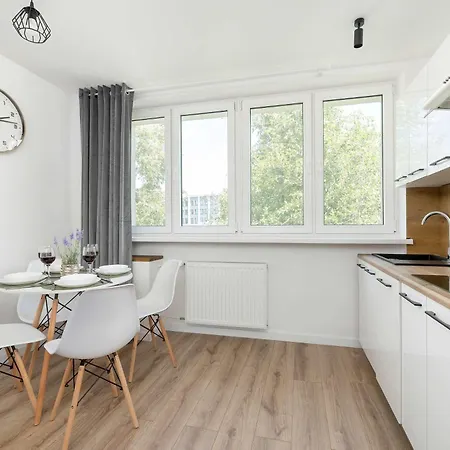 Jasny I Funkcjonalny W Bielsku-białej Z Jedną Sypialnią By Renters * Bielsko-Biała